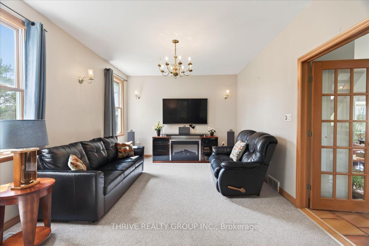 24992 Crinan Line Property Photo 13
