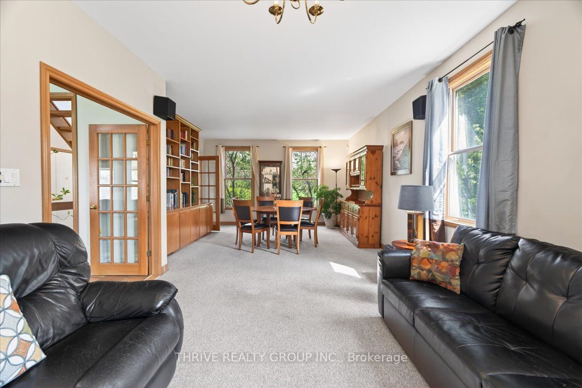 24992 Crinan Line Property Photo 14