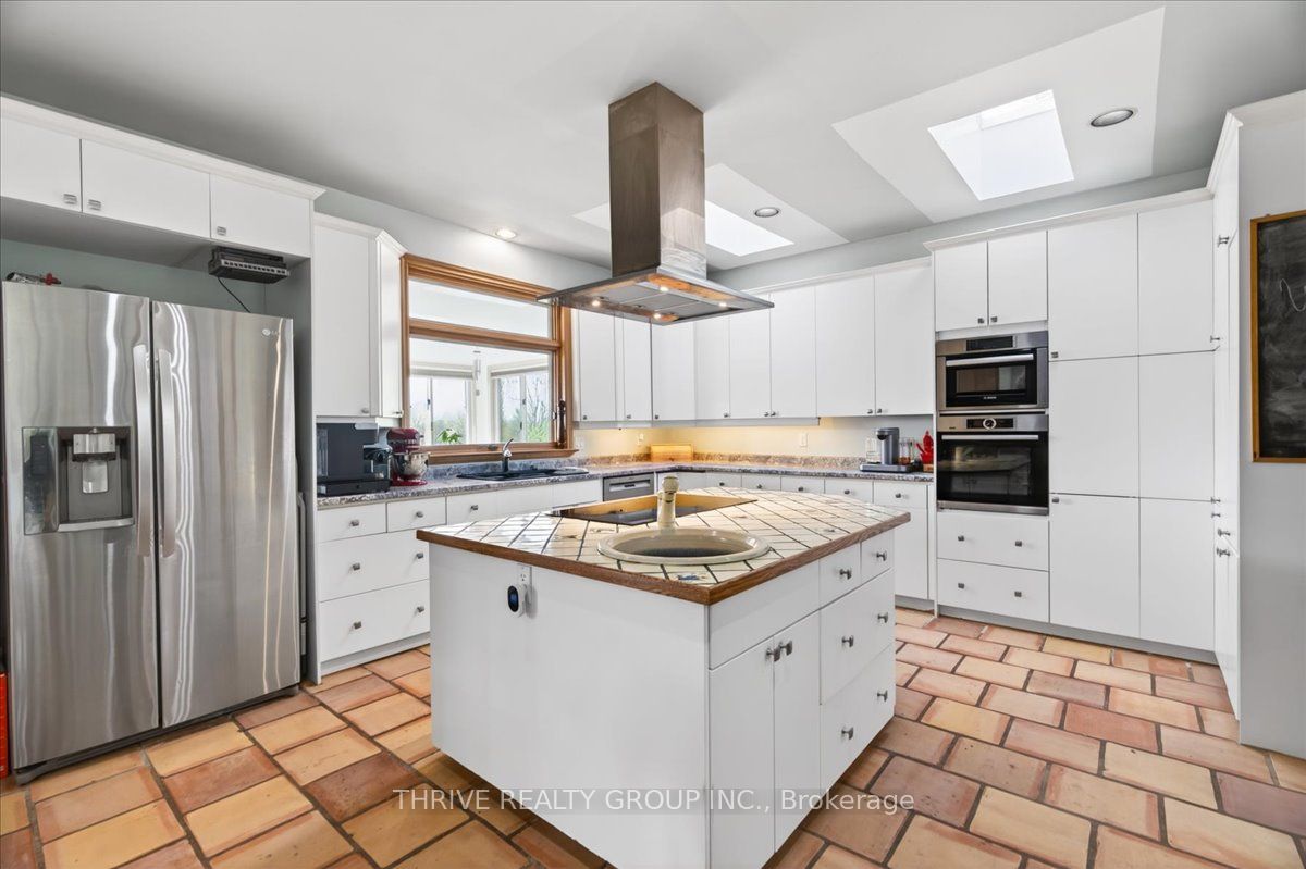 24992 Crinan Line Property Photo 18