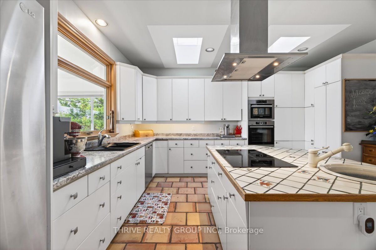 24992 Crinan Line Property Photo 19