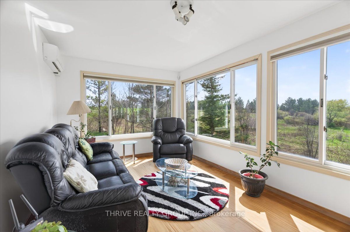 24992 Crinan Line Property Photo 23