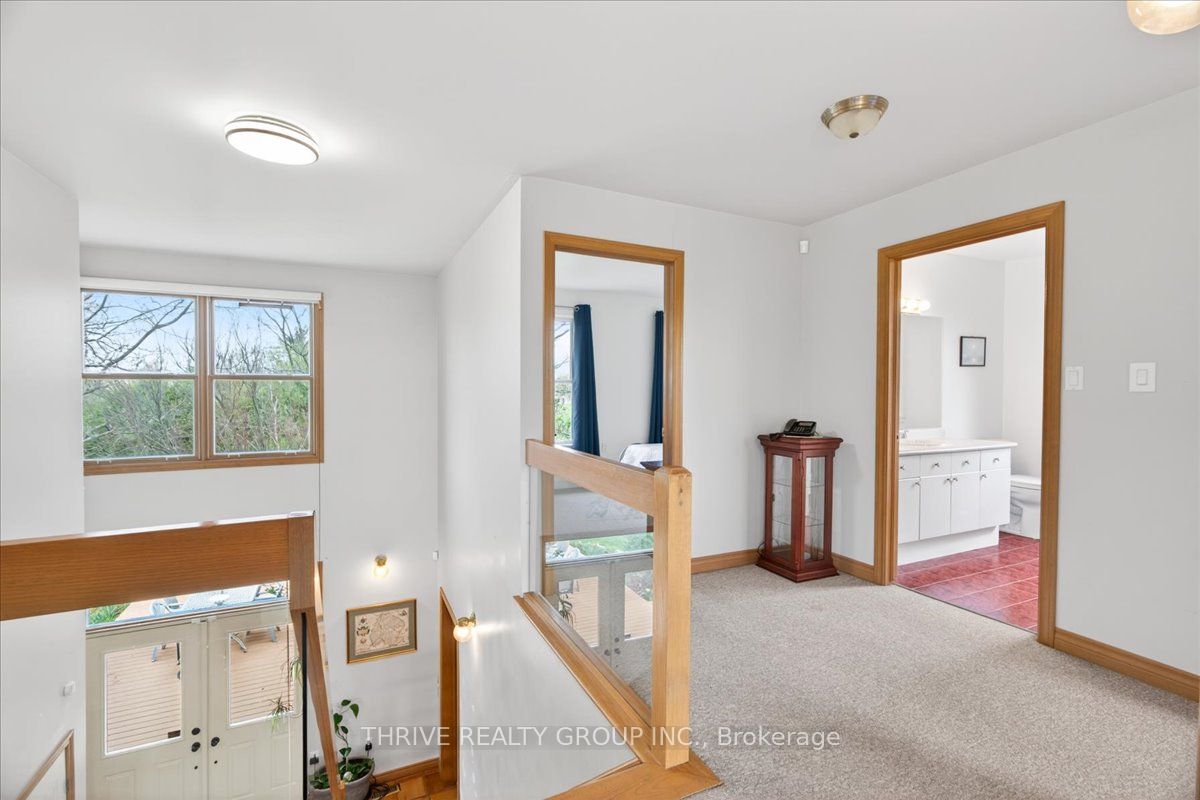 24992 Crinan Line Property Photo 26