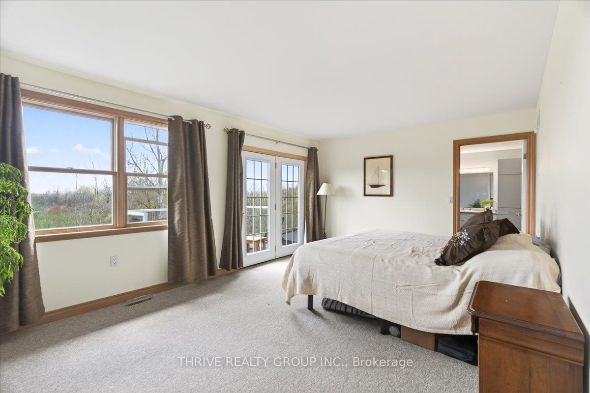 24992 Crinan Line Property Photo 27