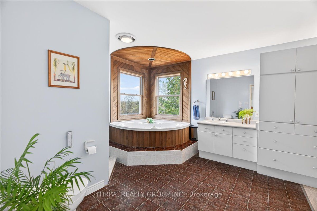24992 Crinan Line Property Photo 29