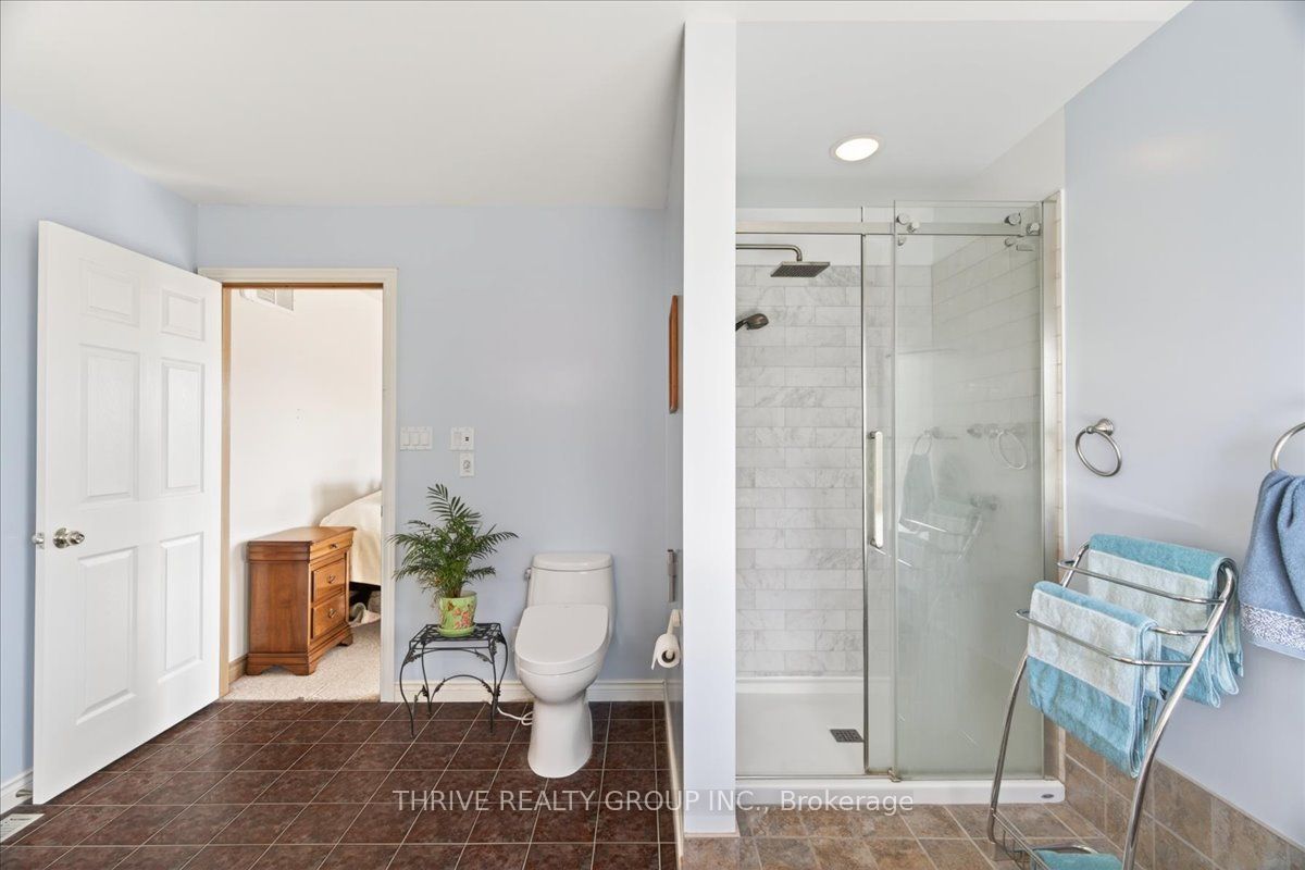 24992 Crinan Line Property Photo 31