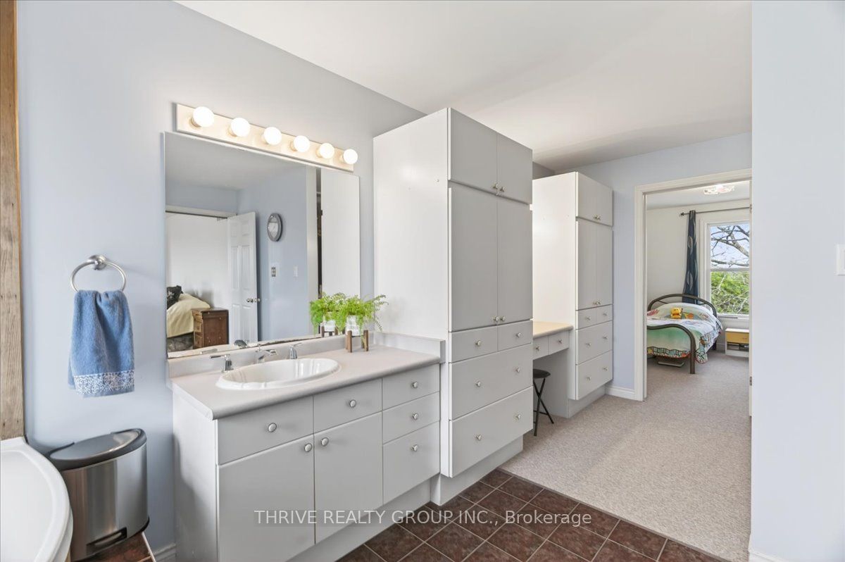 24992 Crinan Line Property Photo 32
