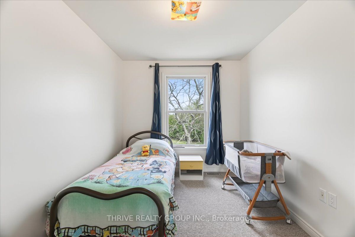24992 Crinan Line Property Photo 34