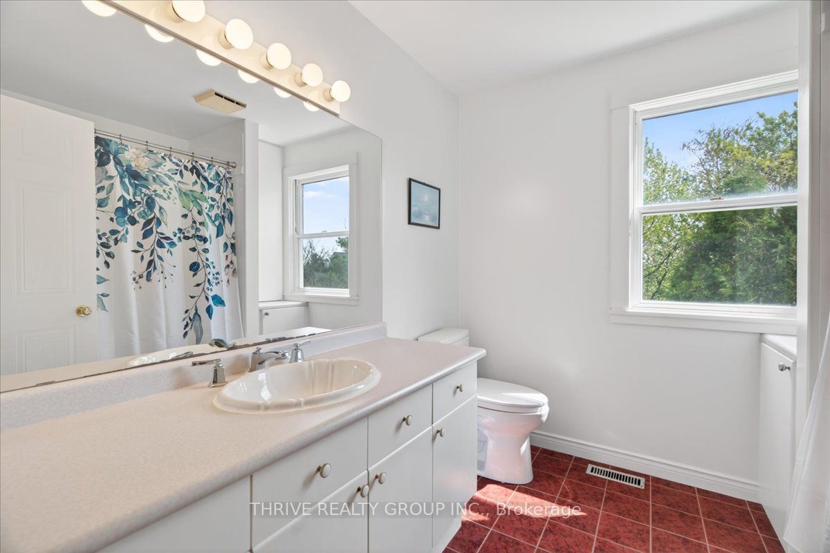 24992 Crinan Line Property Photo 37