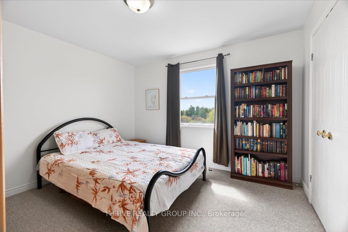 24992 Crinan Line Property Photo 38