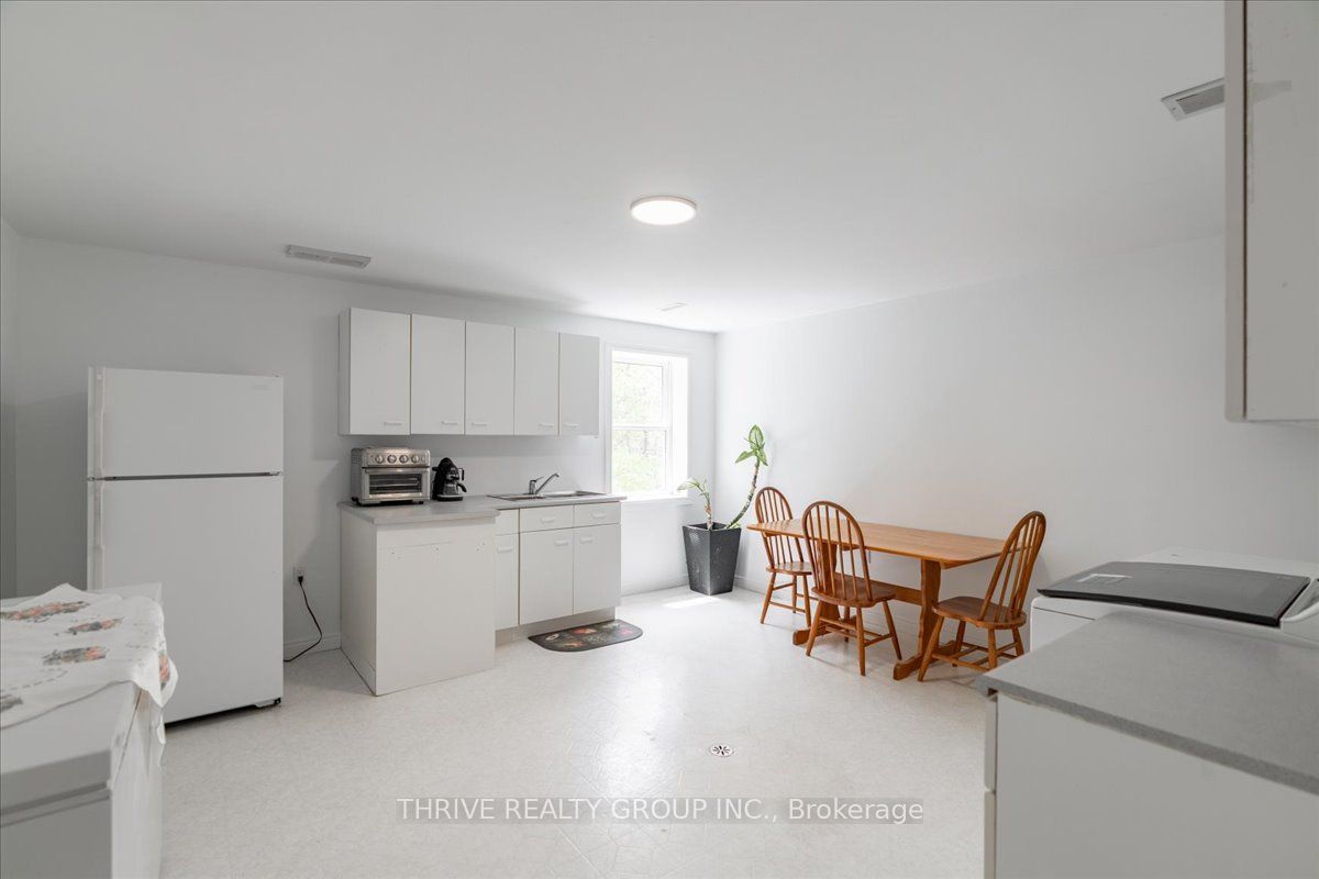 24992 Crinan Line Property Photo 44