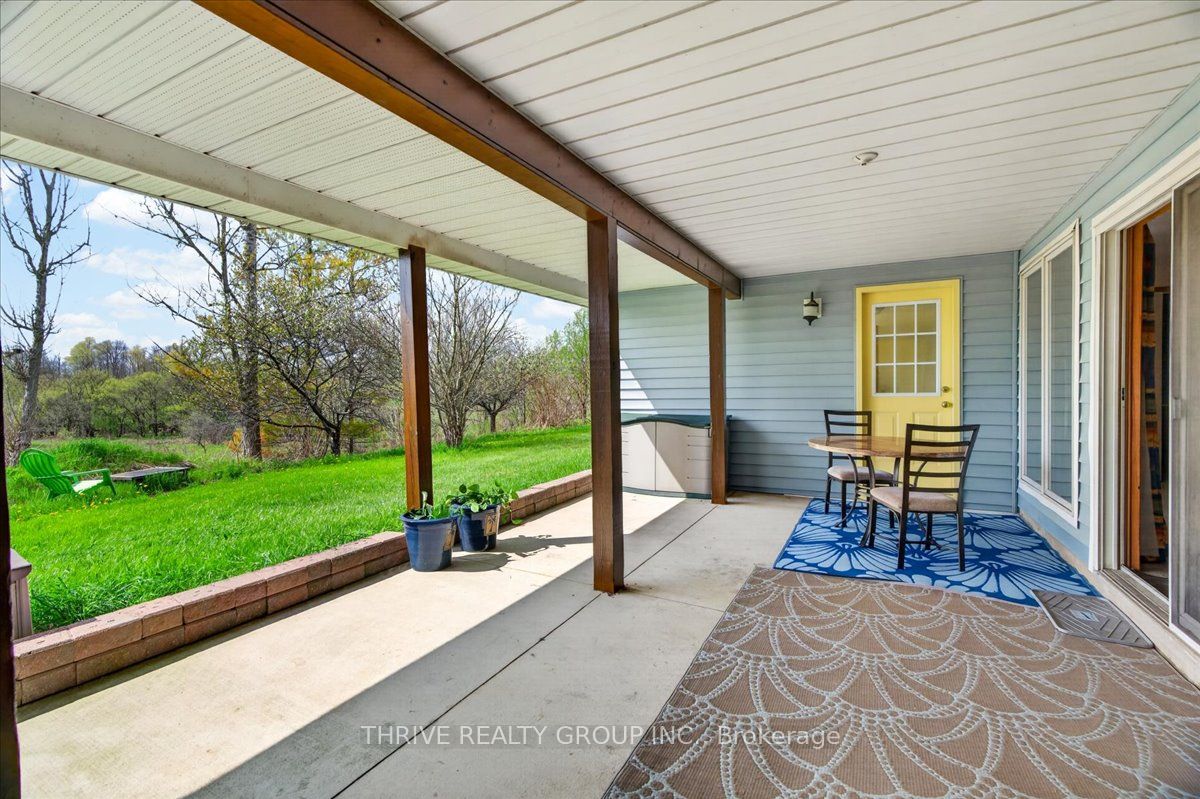 24992 Crinan Line Property Photo 45