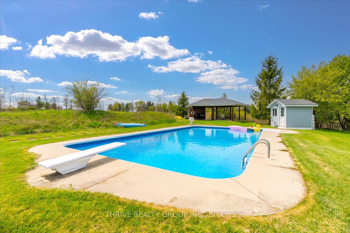 24992 Crinan Line Property Photo 48
