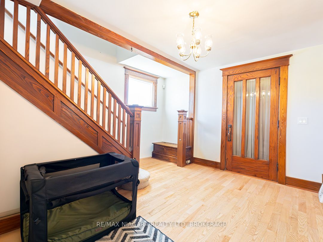481 Main Street W Property Photo 13