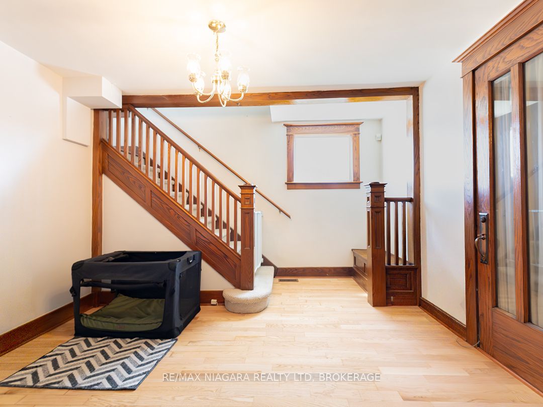 481 Main Street W Property Photo 14