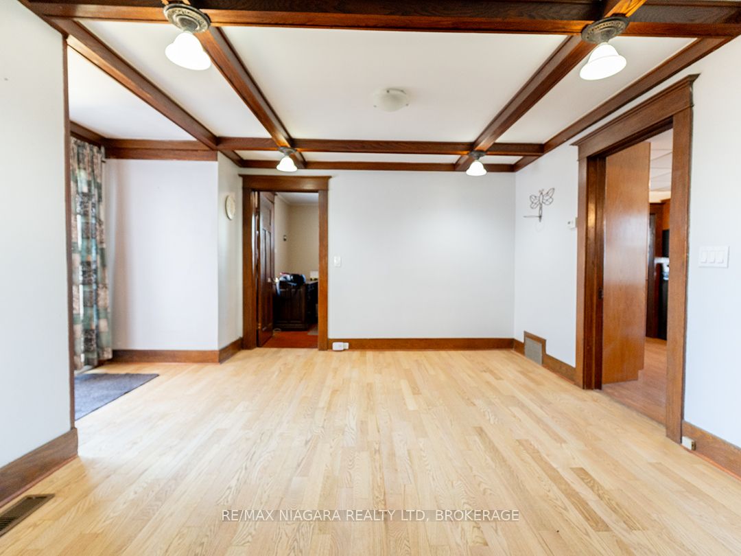 481 Main Street W Property Photo 16