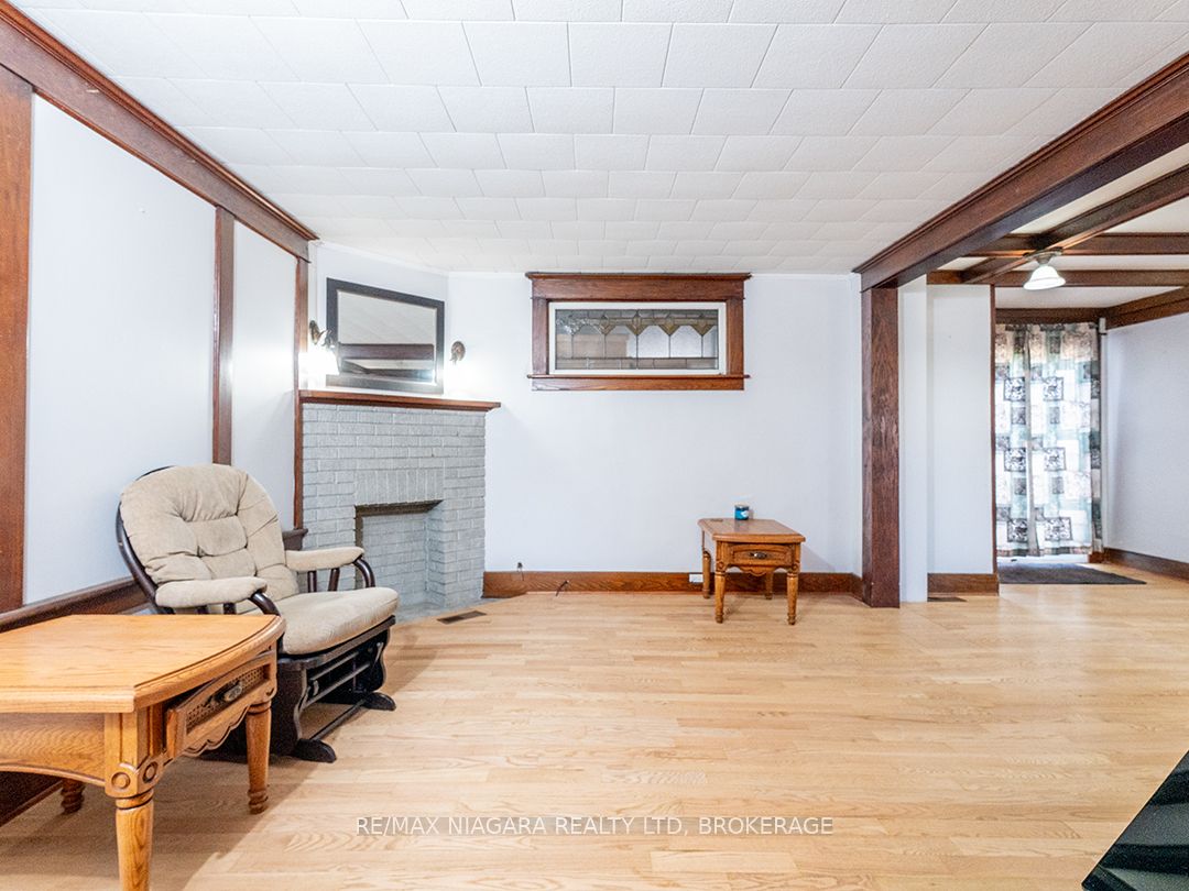 481 Main Street W Property Photo 17