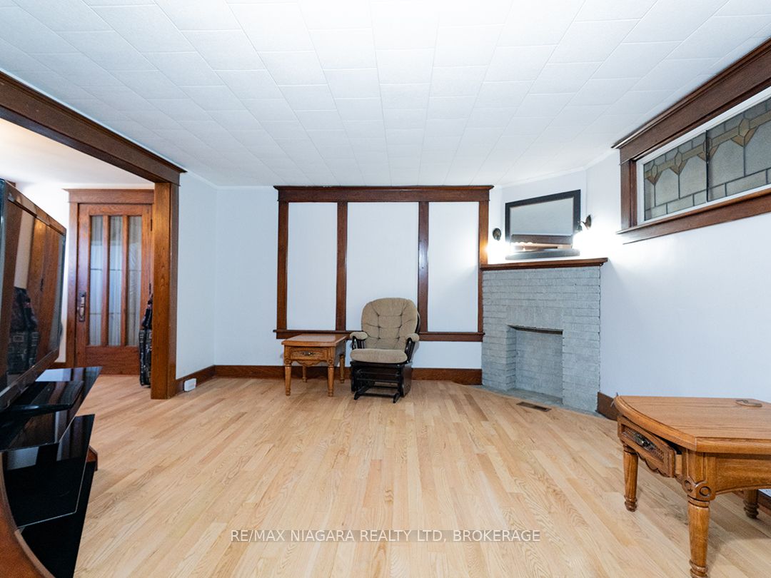 481 Main Street W Property Photo 18