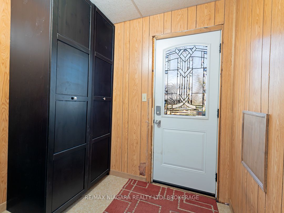 481 Main Street W Property Photo 23