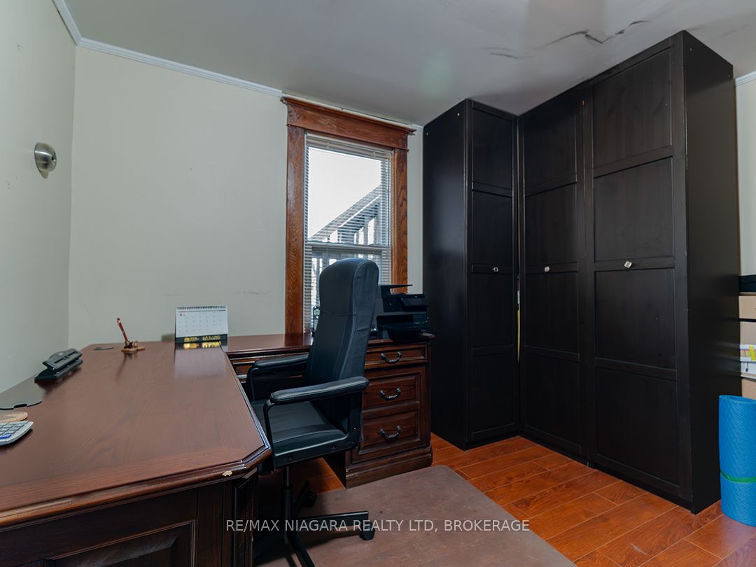 481 Main Street W Property Photo 24