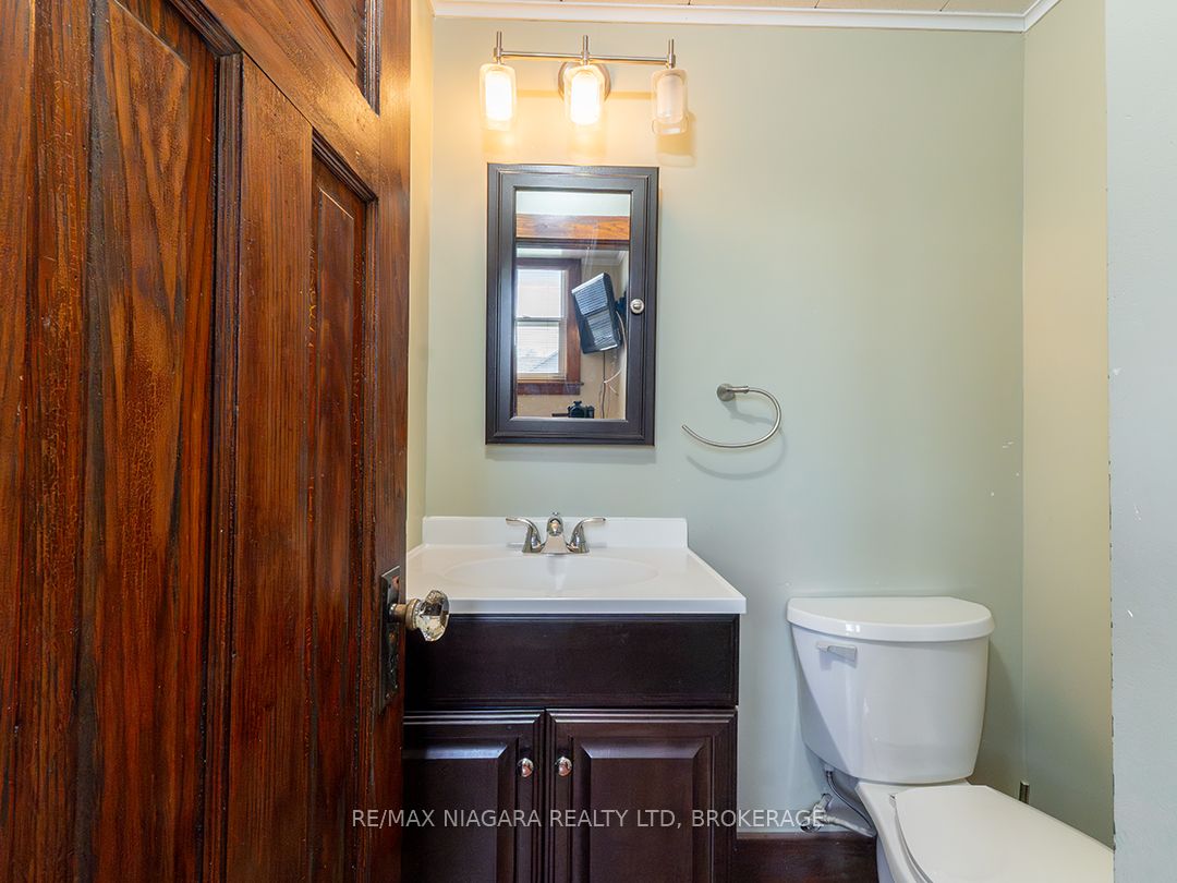 481 Main Street W Property Photo 29