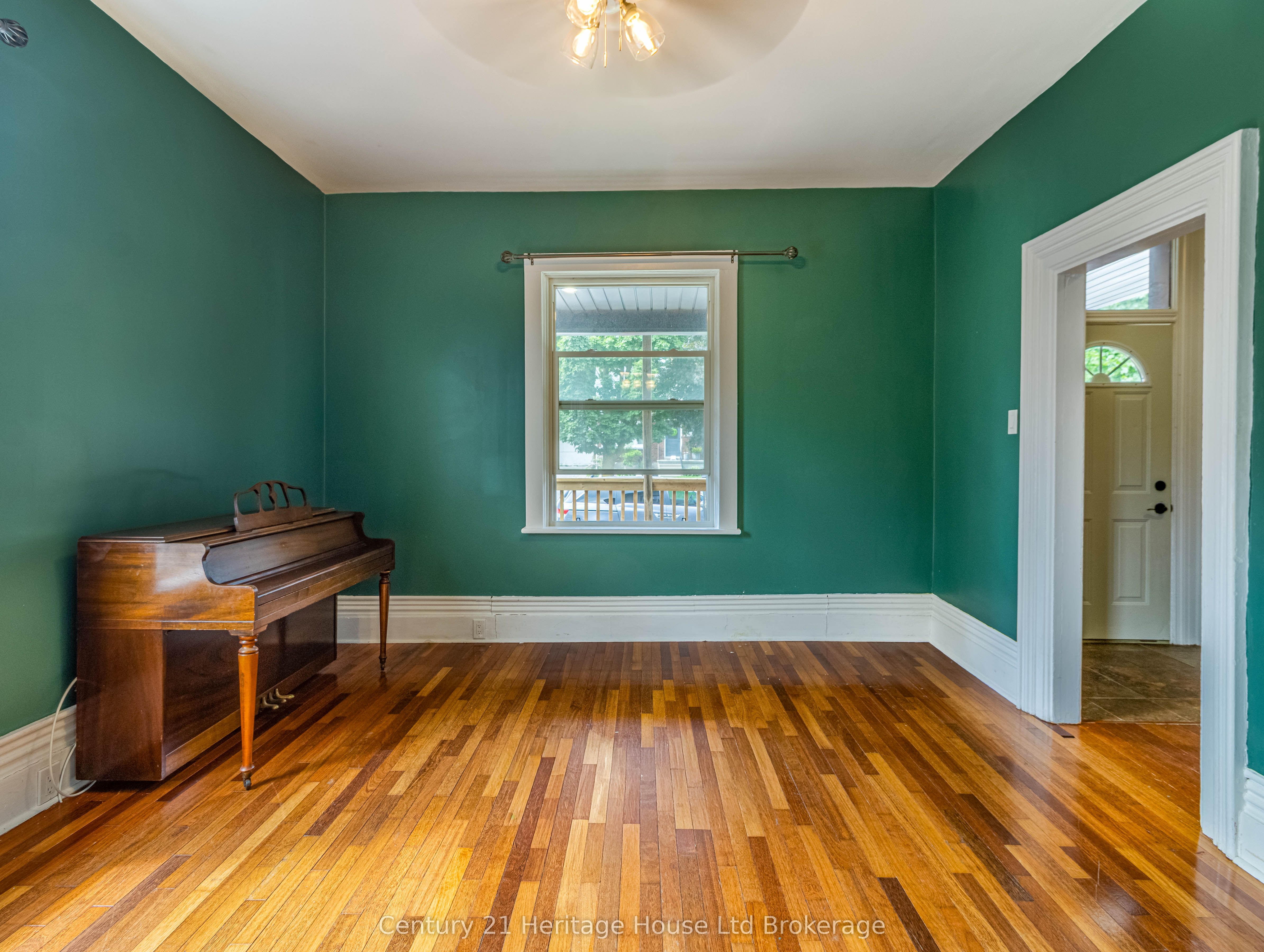 552 Hatch Street Property Photo 6