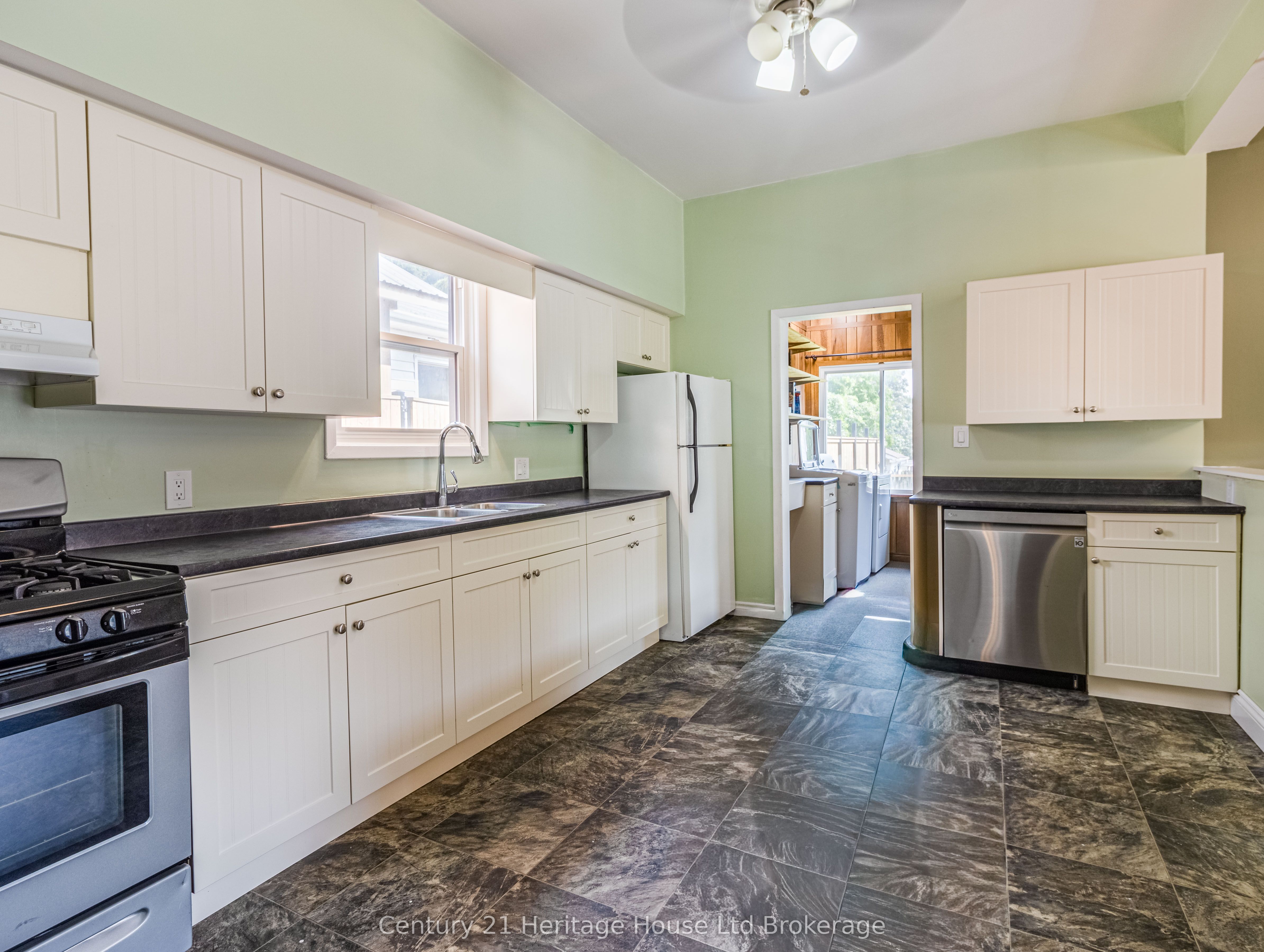 552 Hatch Street Property Photo 17