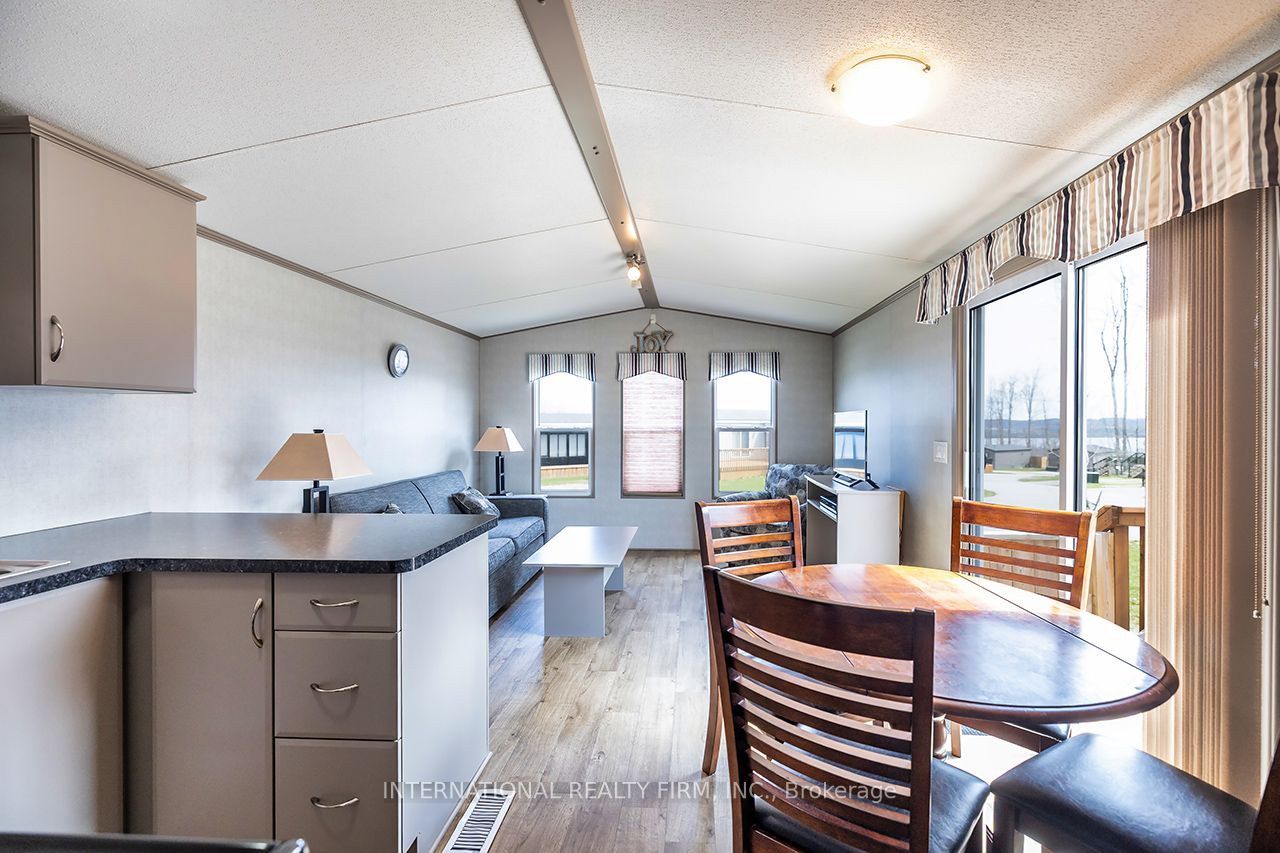34 Glen Abbey 1235 Villiers Line Property Photo 5