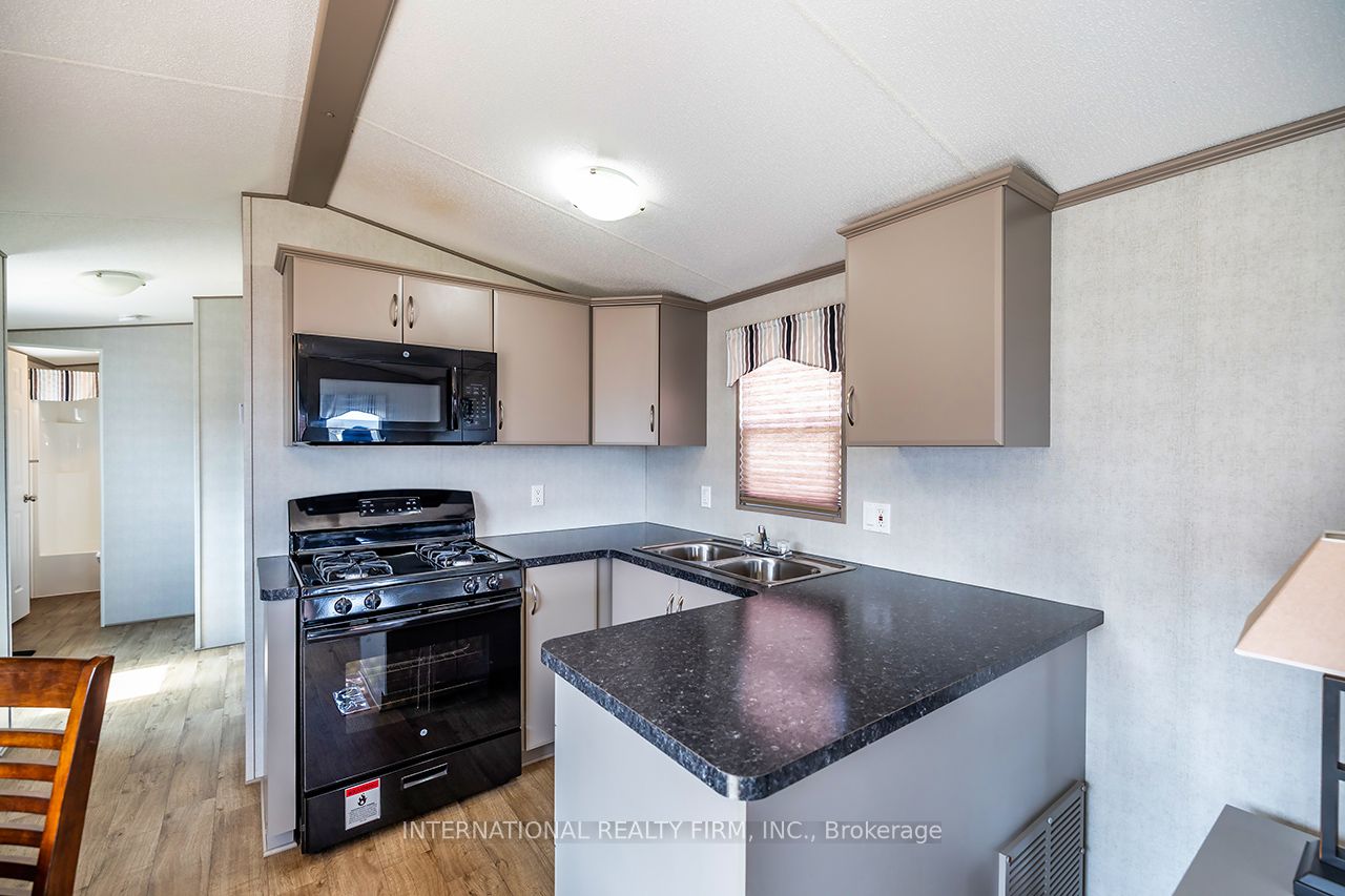 34 Glen Abbey 1235 Villiers Line Property Photo 7