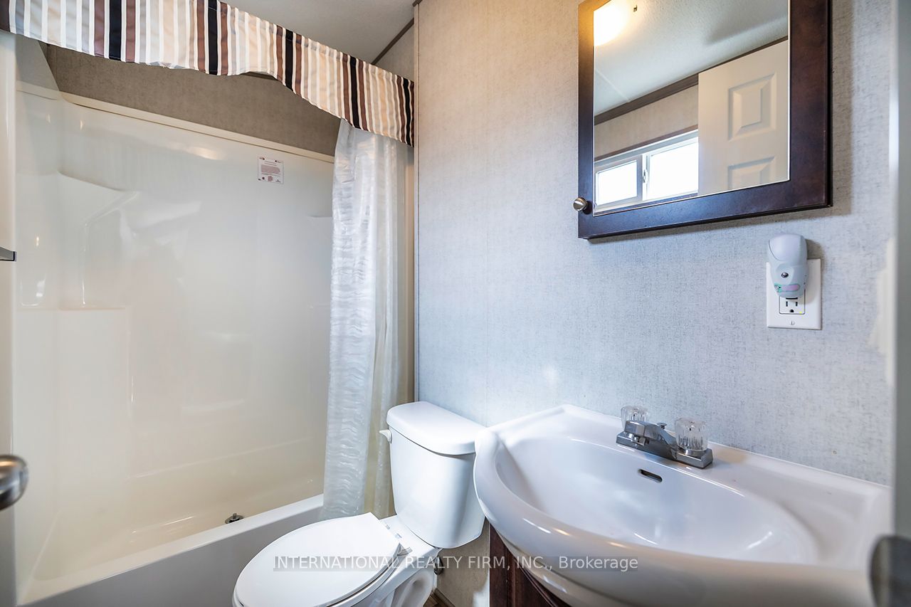 34 Glen Abbey 1235 Villiers Line Property Photo 9