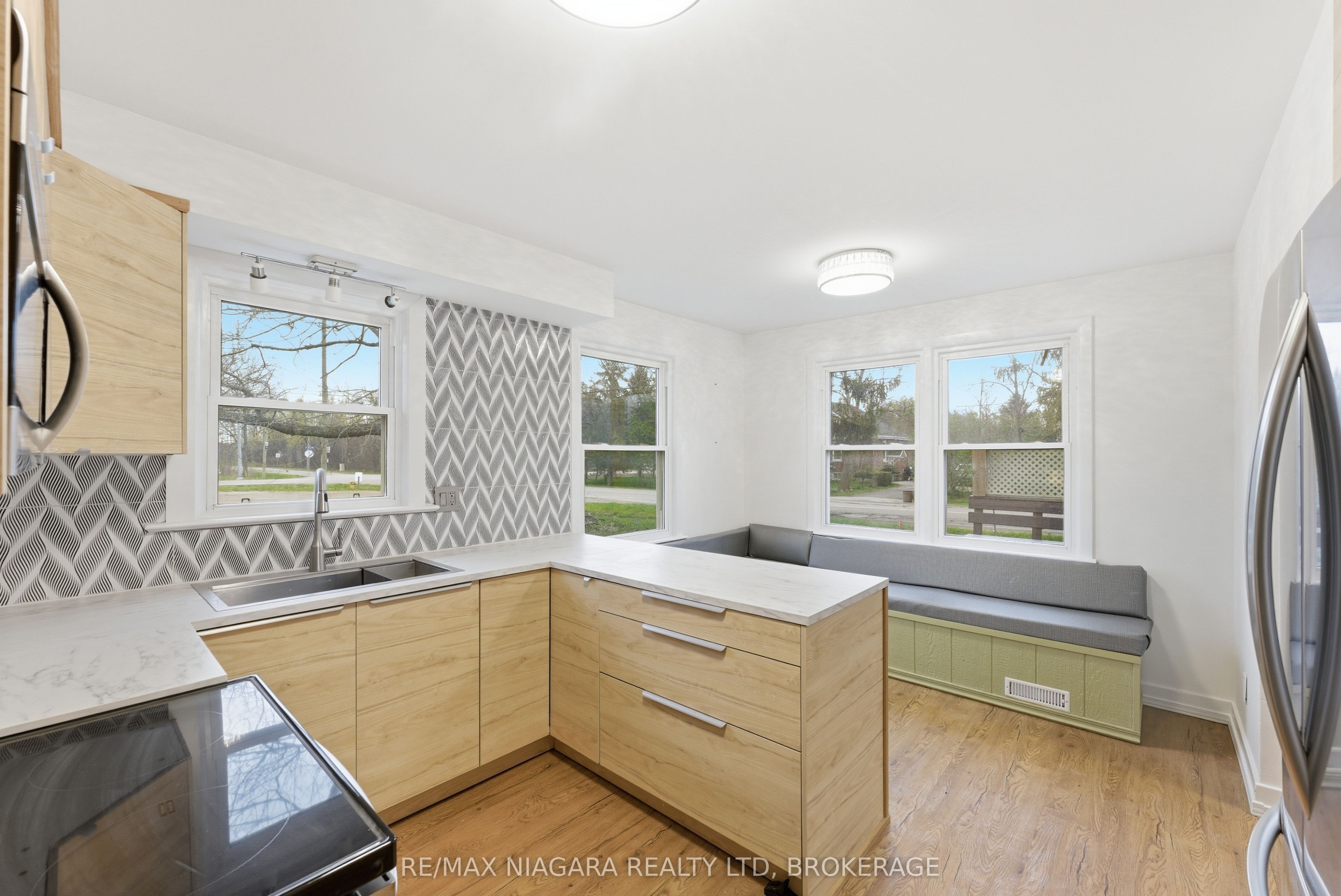 355 Bernard Avenue Property Photo 4