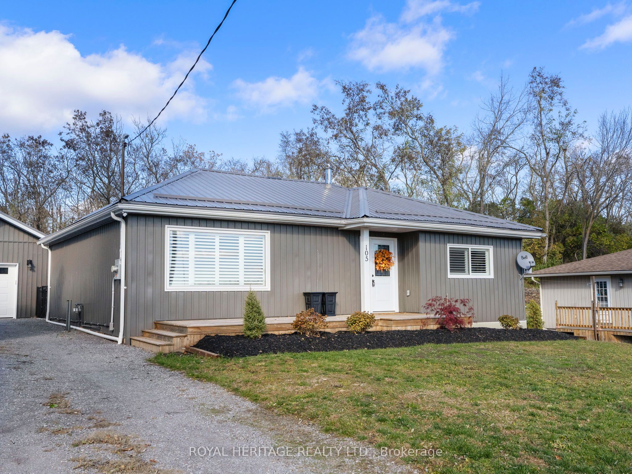 105 Front Street W Property Photo 1
