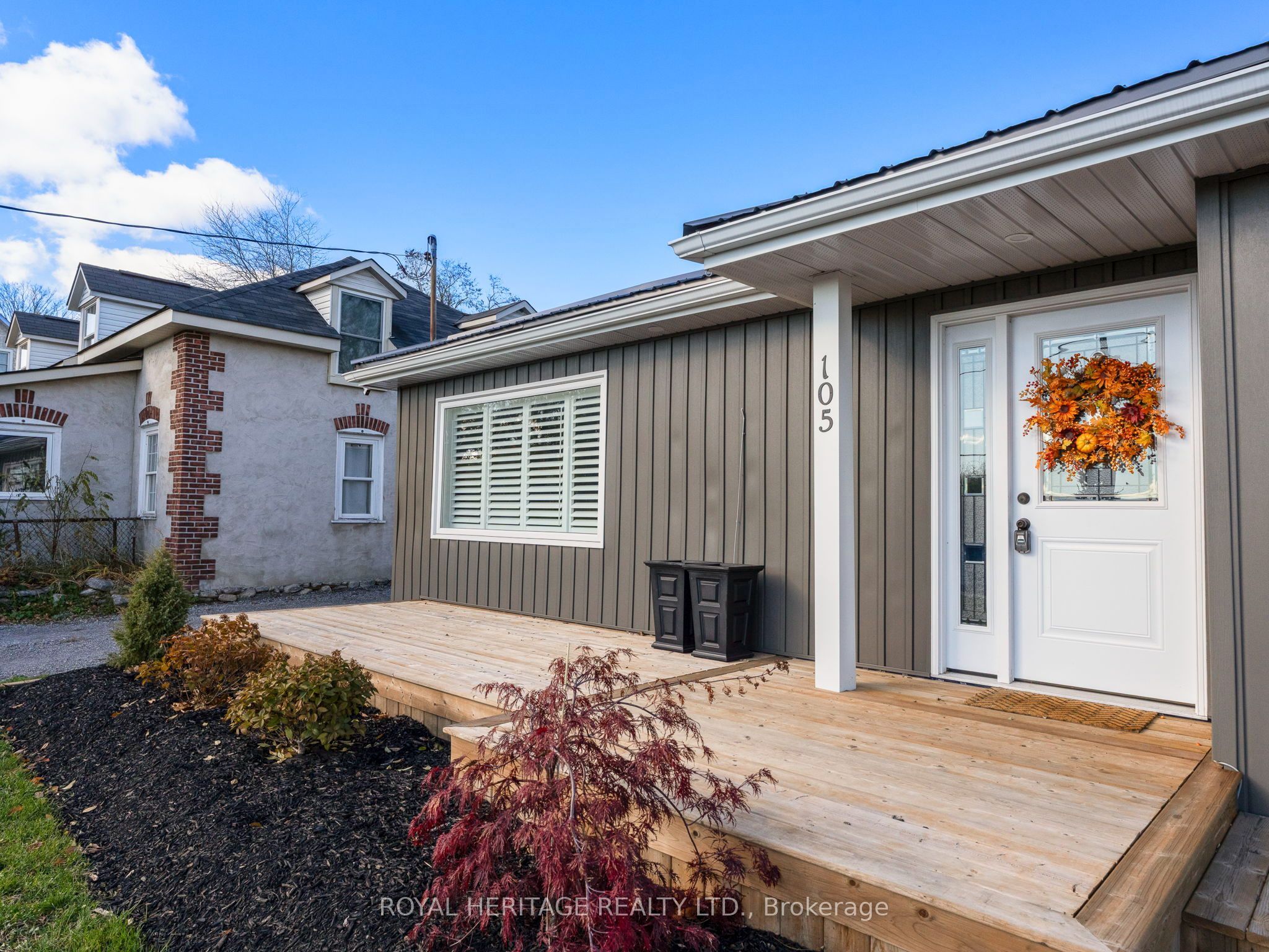 105 Front Street W Property Photo 5