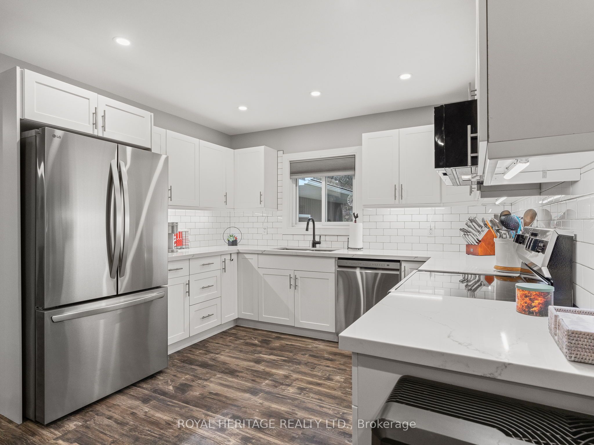 105 Front Street W Property Photo 18