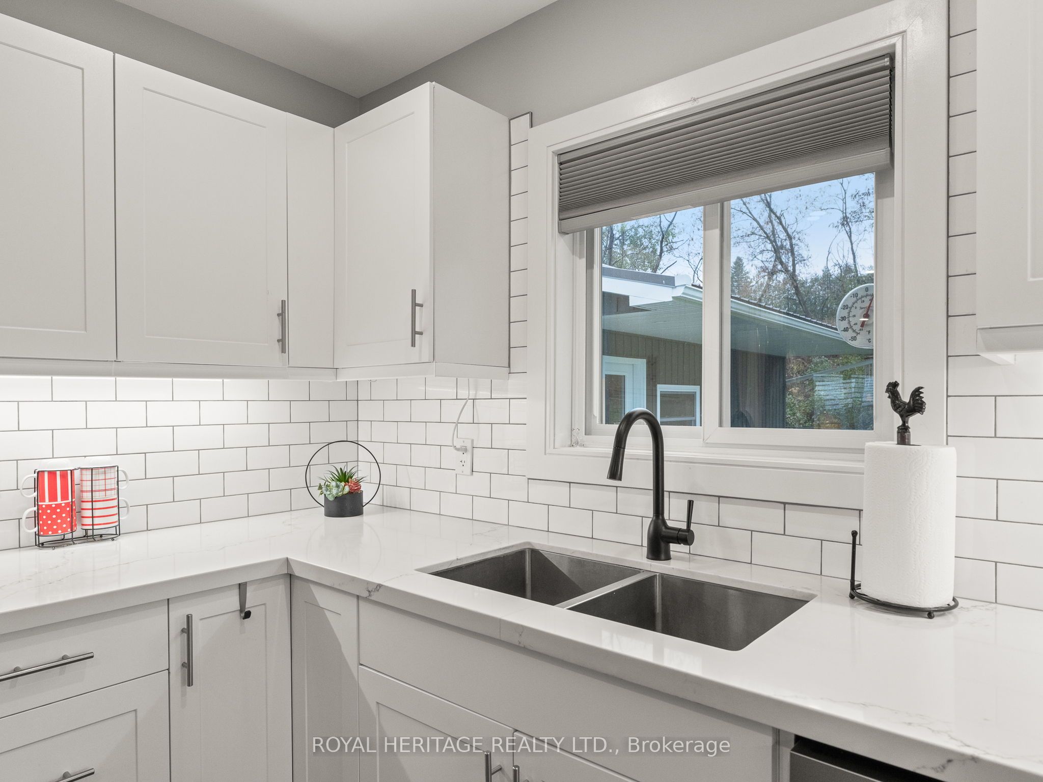 105 Front Street W Property Photo 20