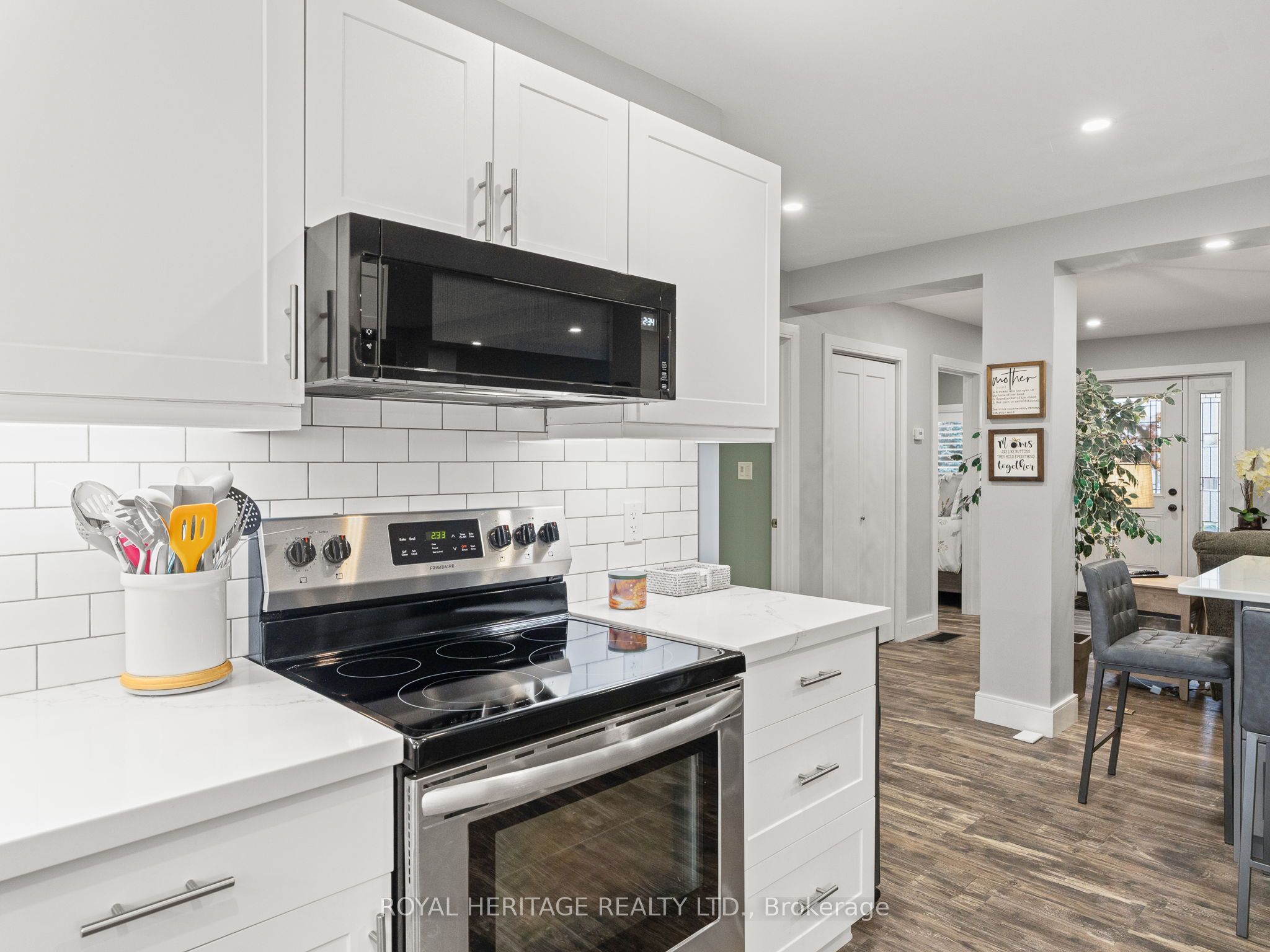 105 Front Street W Property Photo 21