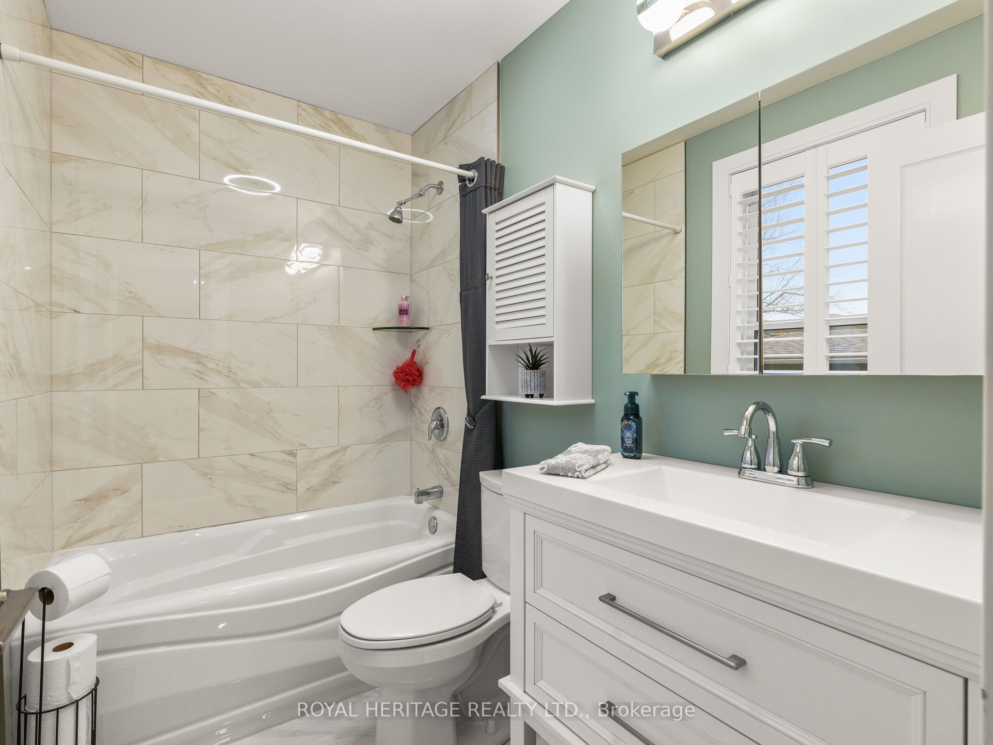105 Front Street W Property Photo 30