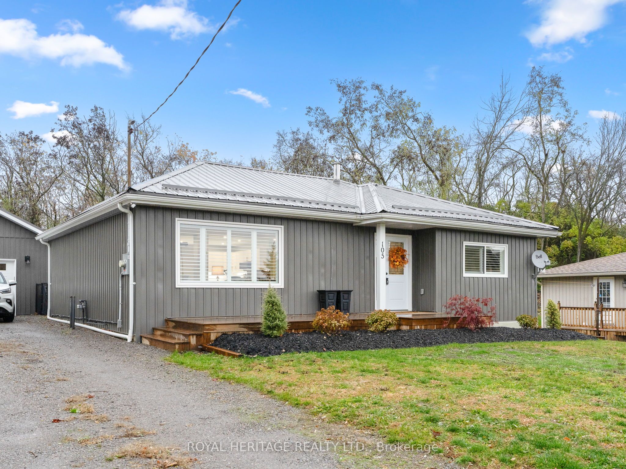 105 Front Street W Property Photo 38