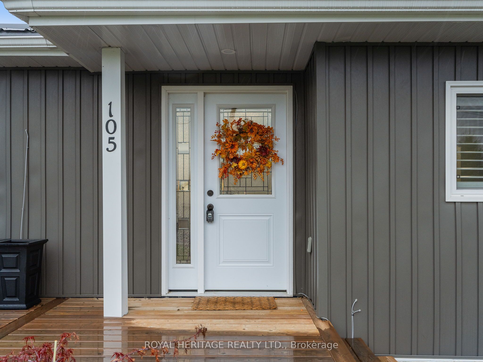 105 Front Street W Property Photo 44