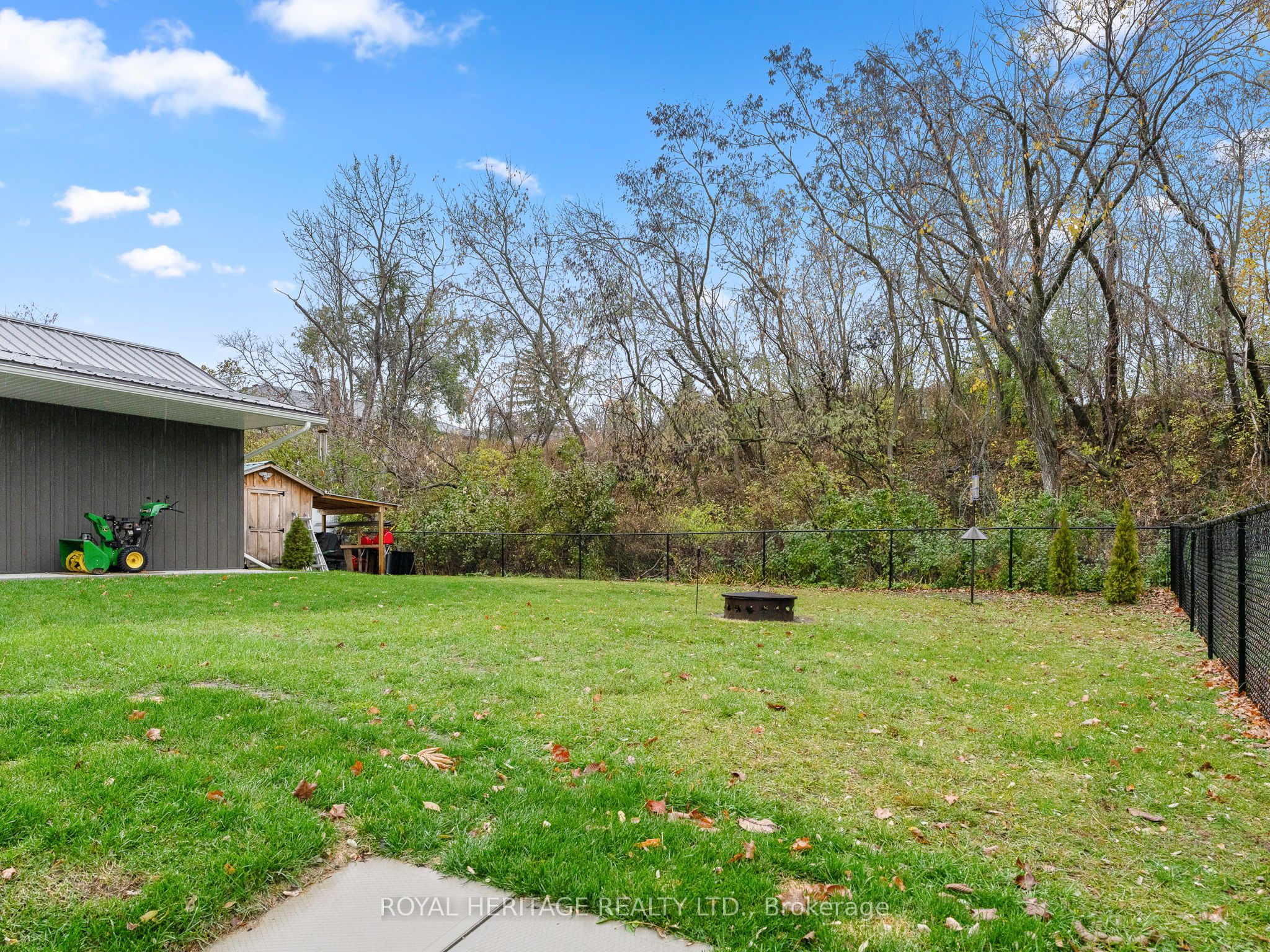 105 Front Street W Property Photo 46