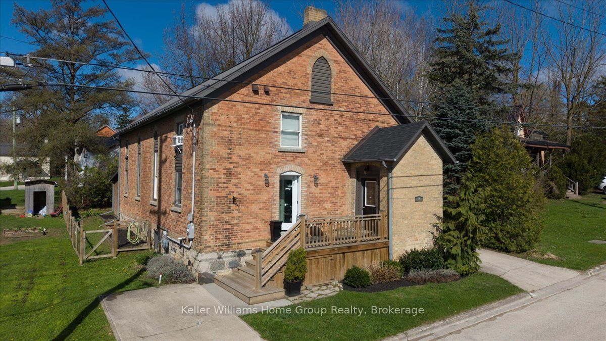 44 2nd Avenue Property Photo 1