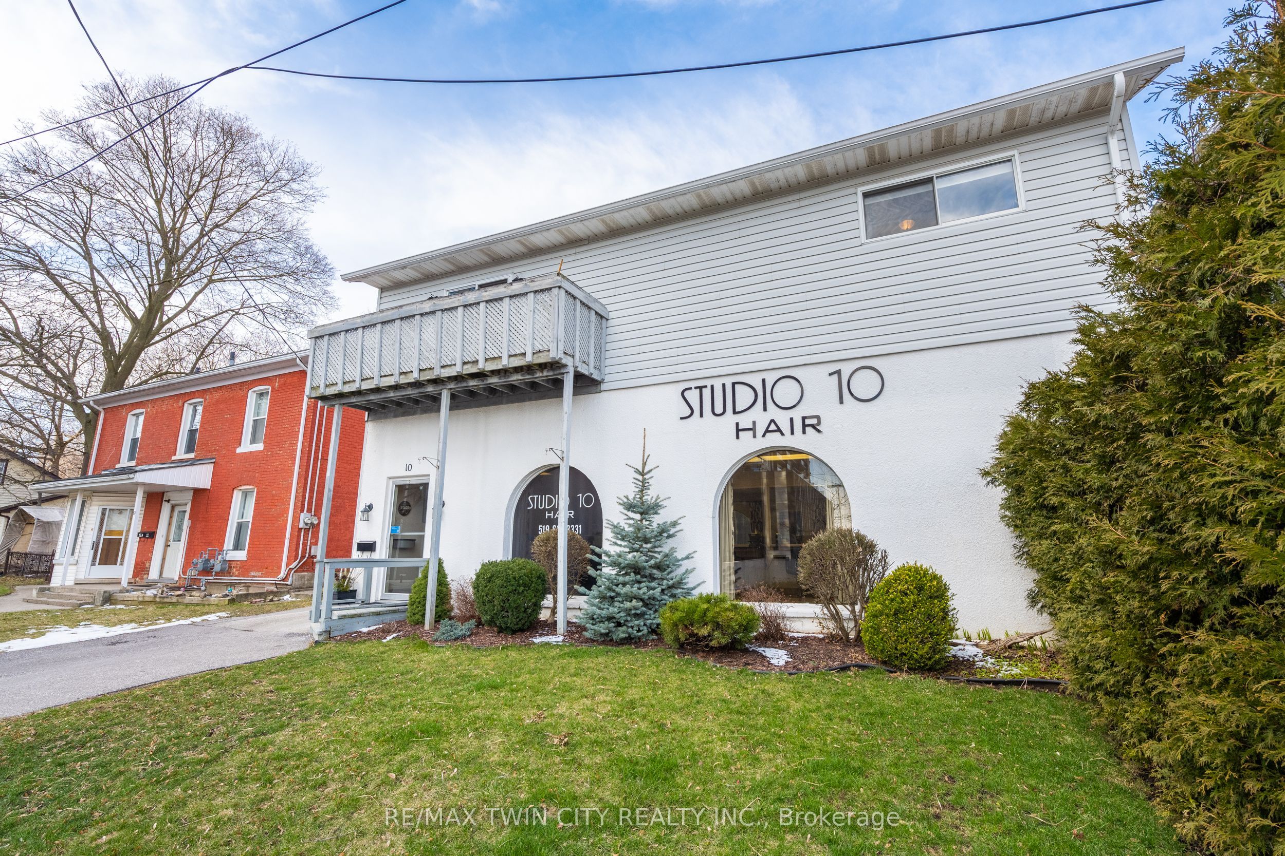 10 Glebe Street E Property Photo 4