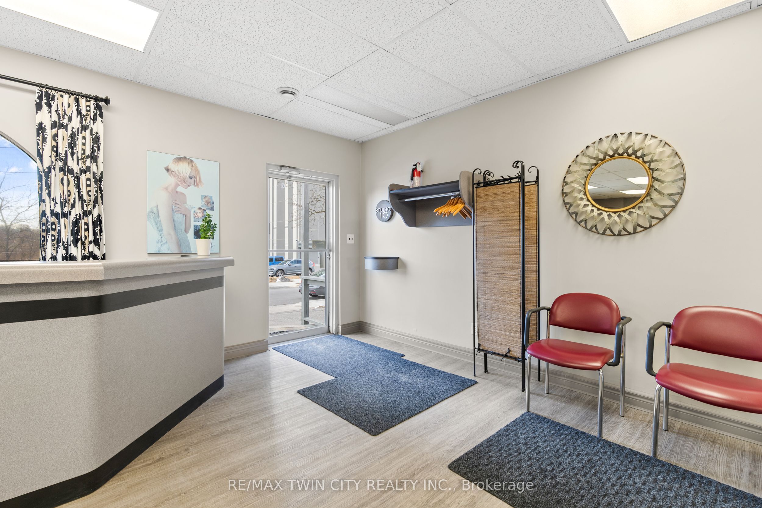 10 Glebe Street E Property Photo 6