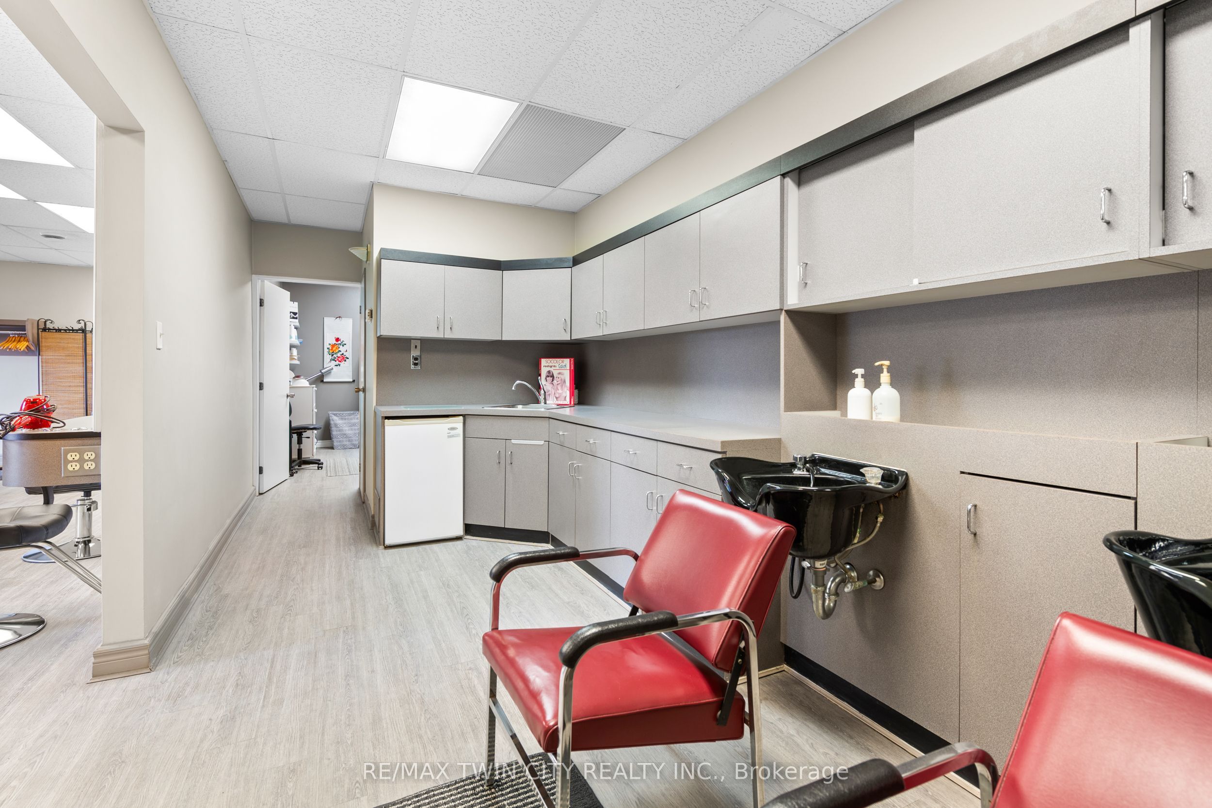 10 Glebe Street E Property Photo 14