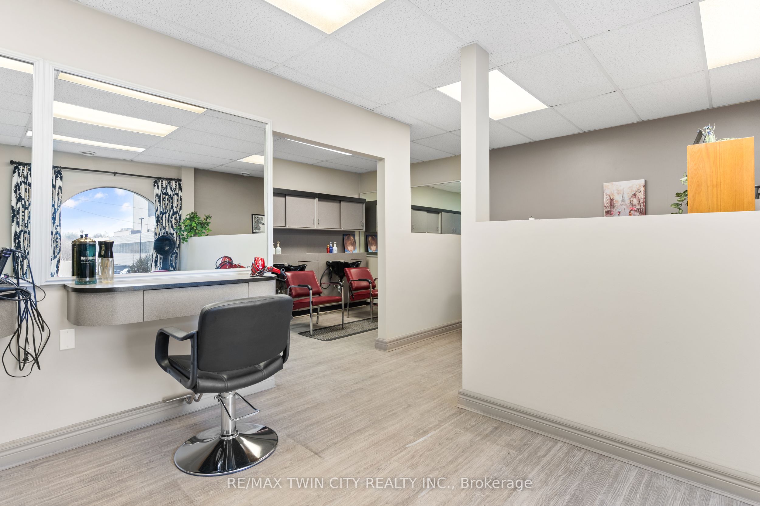 10 Glebe Street E Property Photo 15
