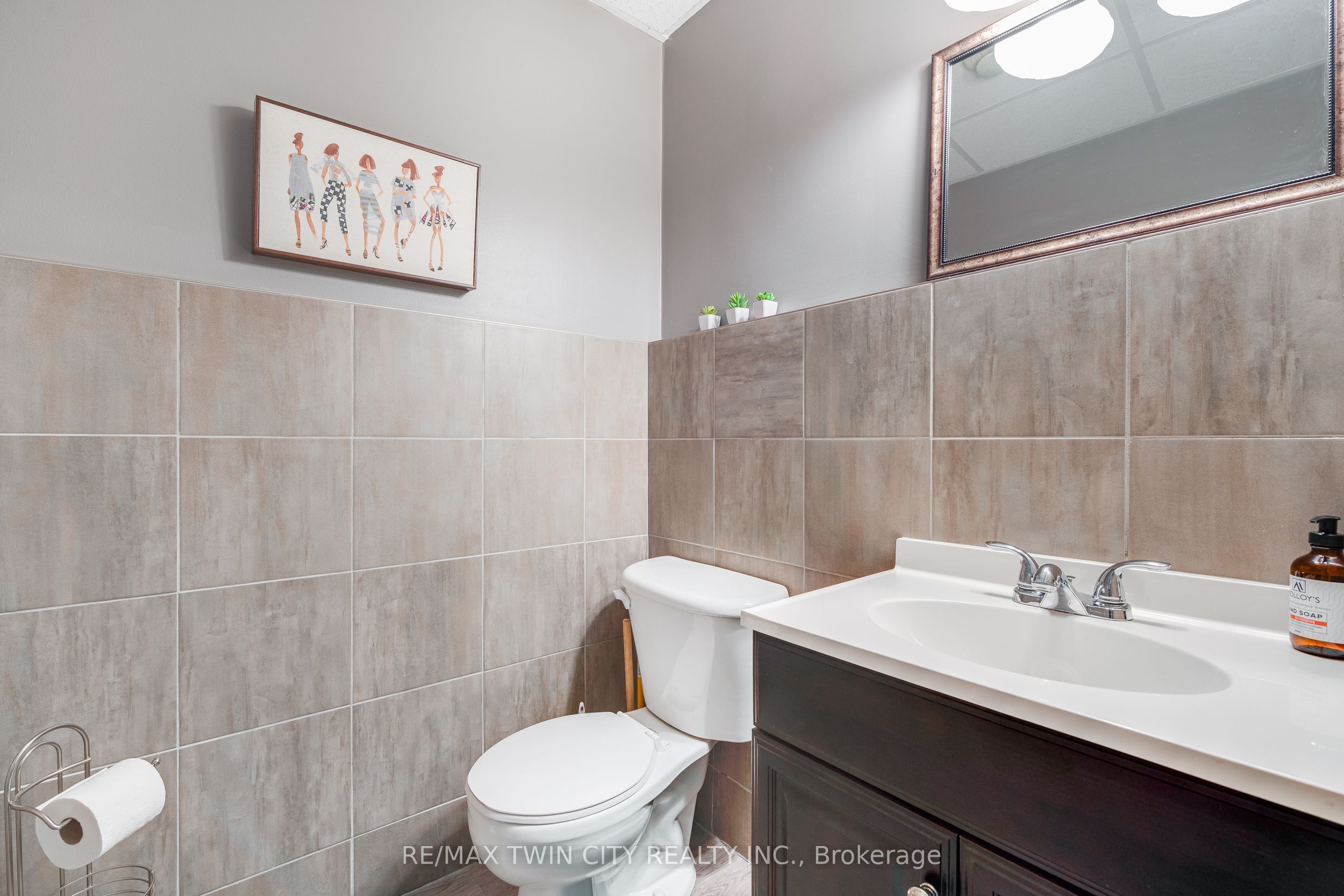 10 Glebe Street E Property Photo 17