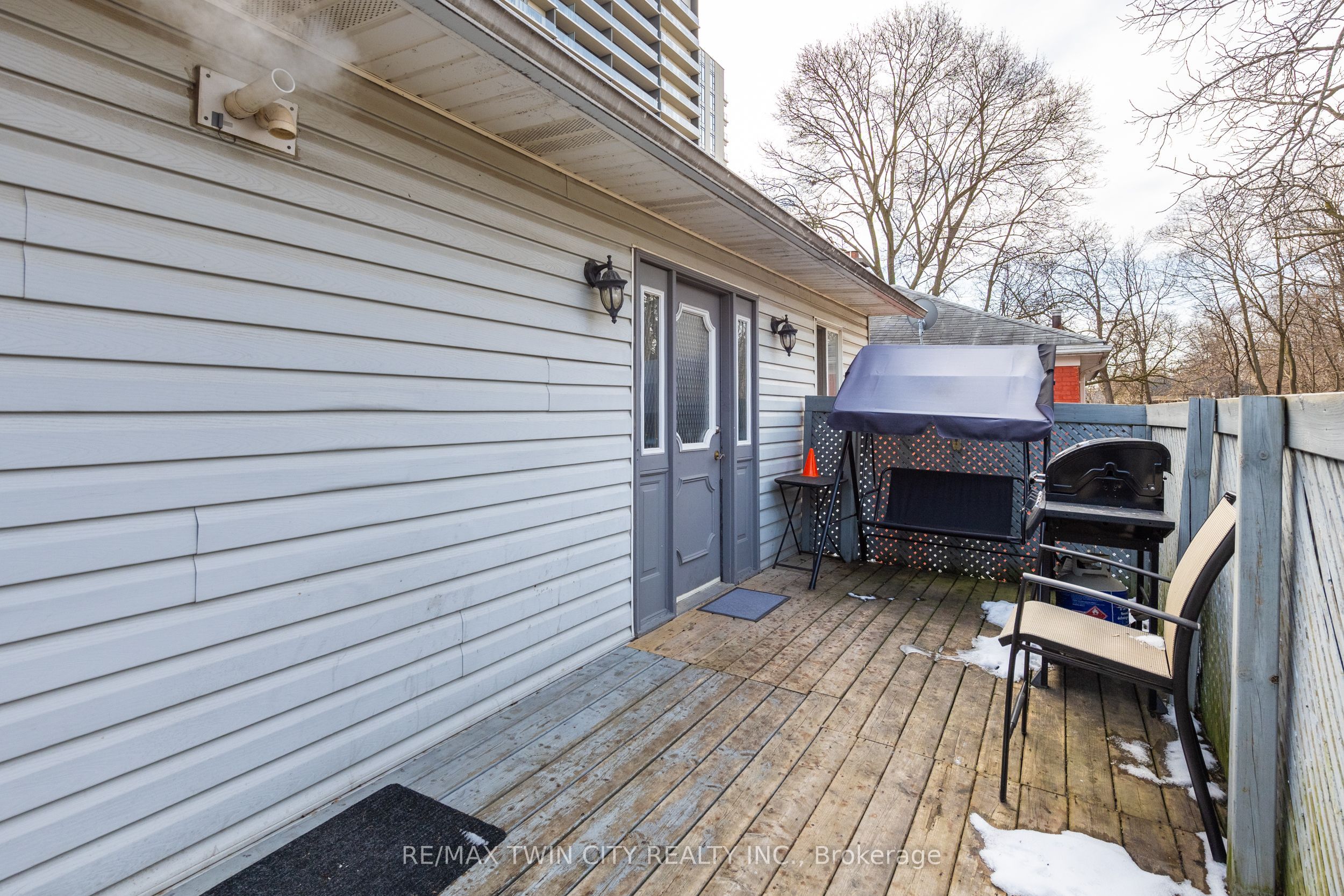 10 Glebe Street E Property Photo 20