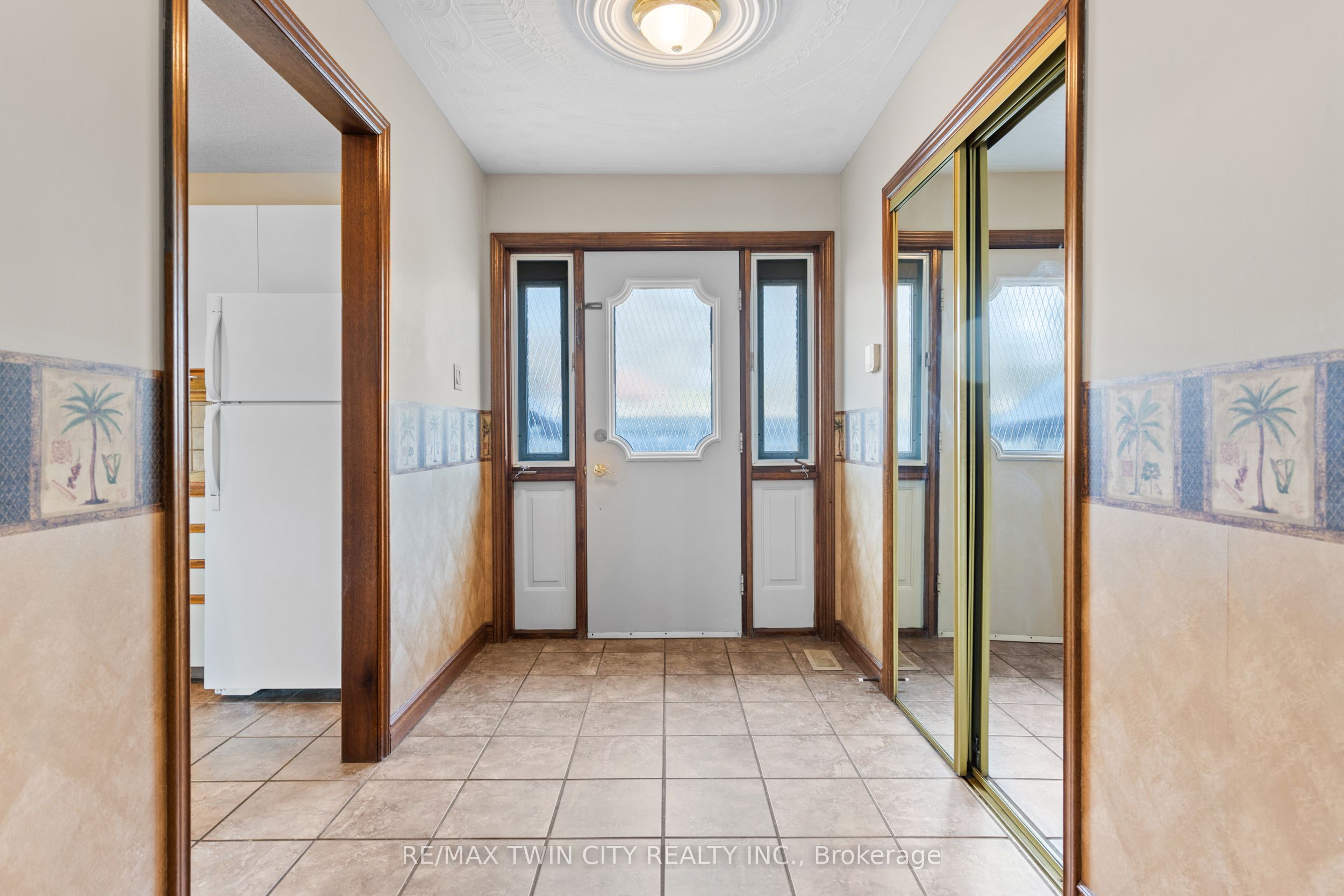 10 Glebe Street E Property Photo 21