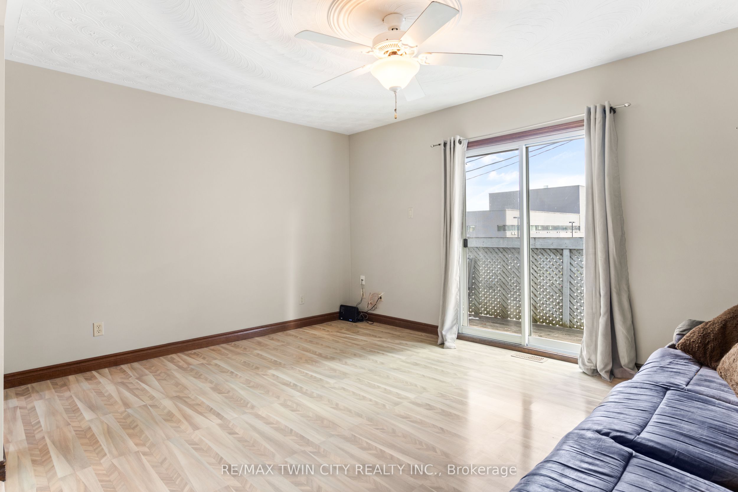 10 Glebe Street E Property Photo 26