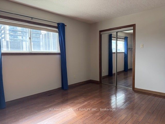 10 Glebe Street E Property Photo 30