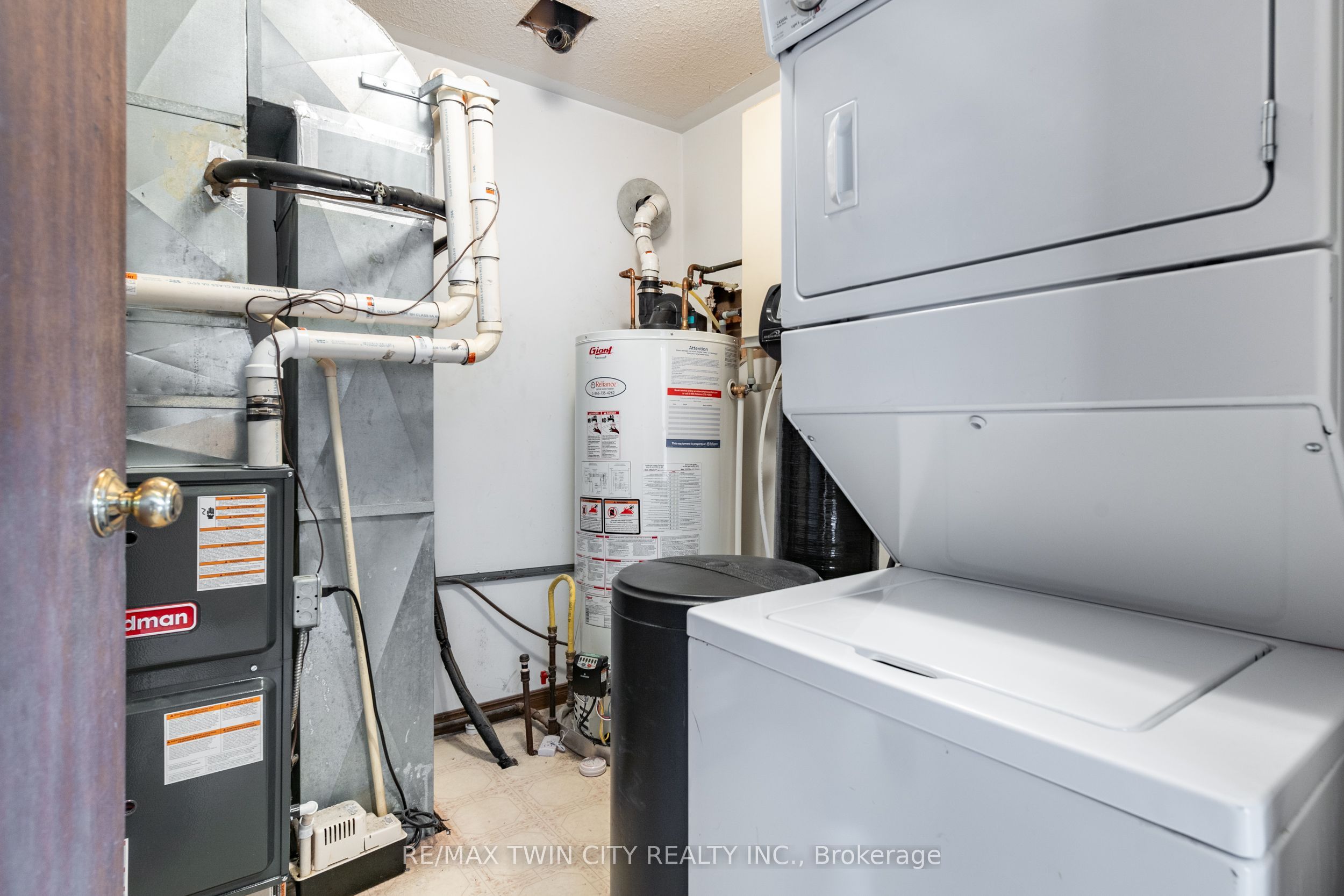 10 Glebe Street E Property Photo 33